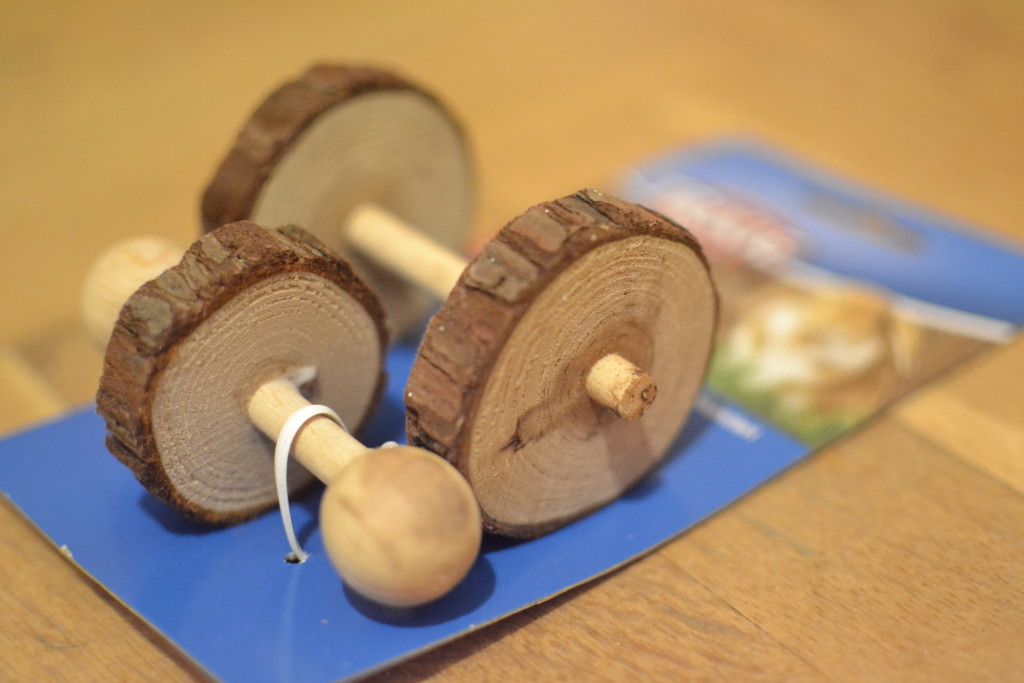 drewniana zabawka dla królików i gryzoni trixie - zabawka dla szynszyli - blog o szynszylach